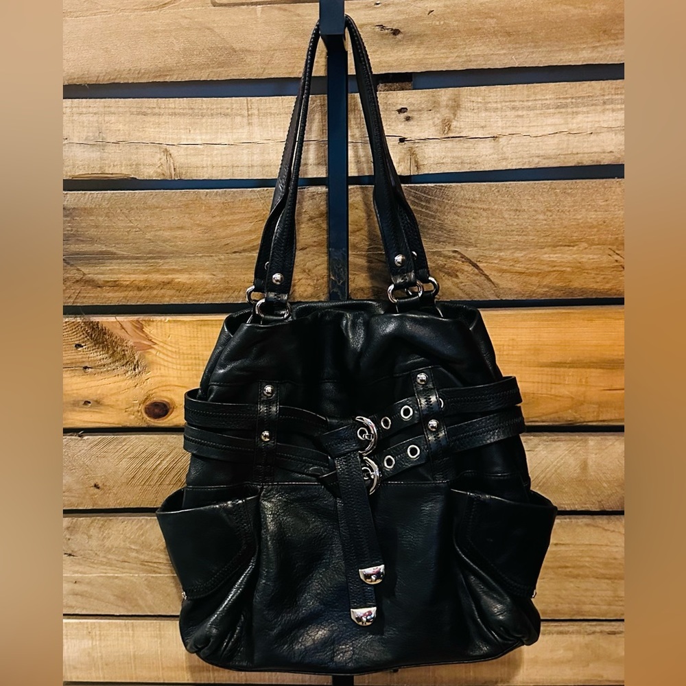 💥SOLD💥Gorgeous B Makowsky Black leather handbag with silver hardware